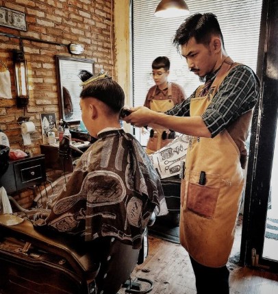 Học viên thực hành tại barbershop